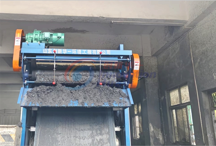 云南煤泥脫水處理項(xiàng)目帶式壓濾機(jī)運(yùn)行現(xiàn)場